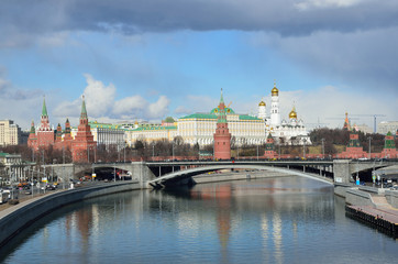 Obraz premium Россия, Московский Кремль в облачный день