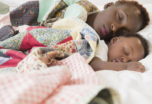 Cosleeping Bilder Durchsuchen 2,267 Archivfotos, und