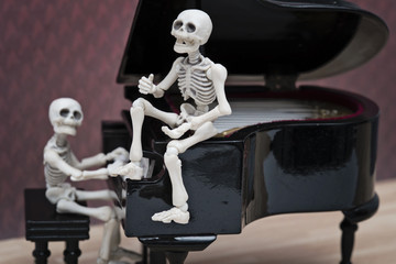 skeleton pianist and diva