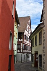 Fototapeta na wymiar Am Stadtgraben, enge Gasse in der Altstadt von der Stadt Meersburg am Bodensee, Deutschland