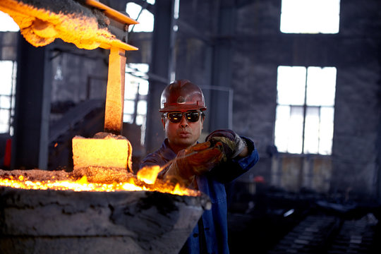 Working in cast iron foundry