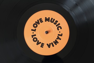 Schallplatte mit Aufschrift: love vinyl love music