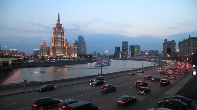 Static view of Krasnopresnenskaya naberezhnaya with Novoarbatskiy bridge and stalinist skyscraper
