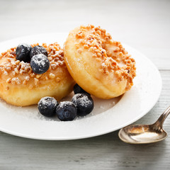 Donuts mit Blaubeeren - donuts with blueberries