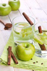 Apple and cinnamon drinks