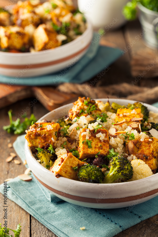 Wall mural Homemade Quinoa Tofu Bowl