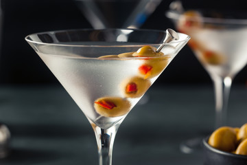 Classic Shaken Dry Vodka Martini - obrazy, fototapety, plakaty
