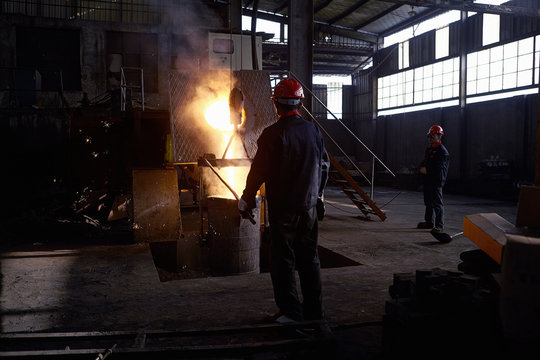 Working in cast iron foundry