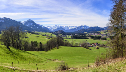 Fototapeta na wymiar beginnender Frühling im Oberallgäu