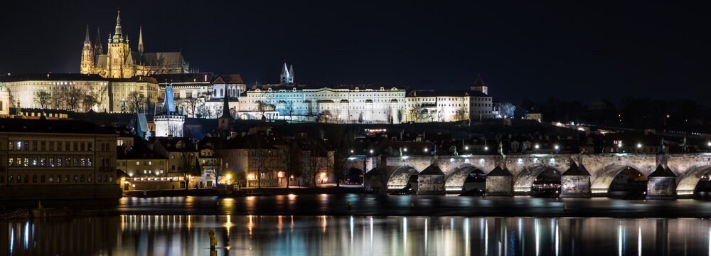 Prag bei Nacht
