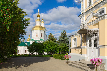 Fototapeta na wymiar Kazan Cathedral in Holy Trinity Seraphim-Diveevo nunnery, Diveevo, Russia