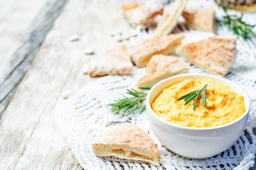 roasted carrots rosemary white bean hummus