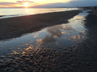 海辺の水たまり 夕日