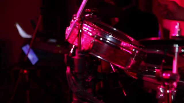 Drummer Plays the Drums v1