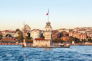 Fototapeta na wymiar The Maiden's Tower in istanbul, Turkey