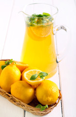 Lemon and mint lemonade
