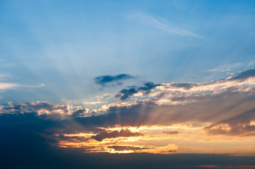 Obraz premium Sun rays on sunset