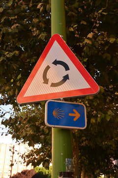 se&ntilde;al de tr&aacute;fico durante el Camino de Santiago