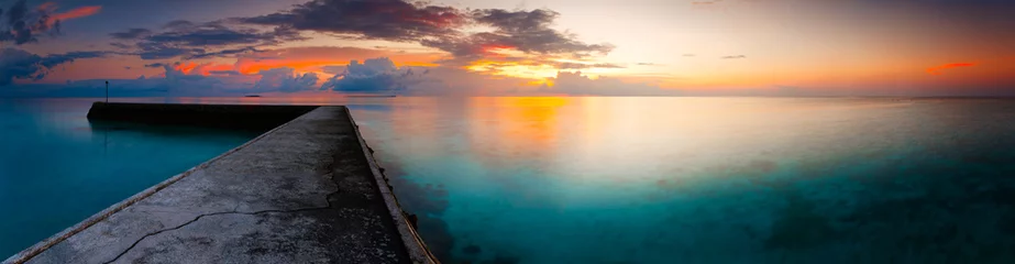 Photo sur Plexiglas Panoramique Panorama fantastique paysage spectaculaire aube mer plage île tropicale Maldives