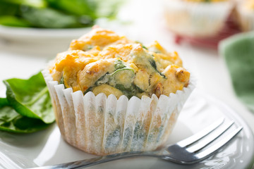 Muffins with spinach, sweet potatoes and cheese