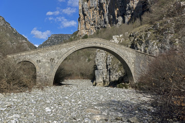 Fototapeta na wymiar Bridge of Misios, Vikos gorge and Pindus Mountains, Zagori, Epirus, Greece