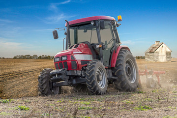 Obraz premium Tractor ploughing on a field