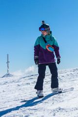 Fototapeta na wymiar girl goes on a snowboard
