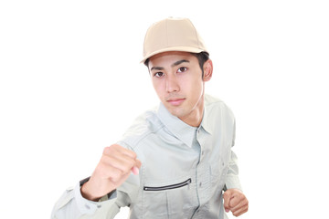 ガッツポーズの作業員