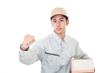 ガッツポーズの宅配人