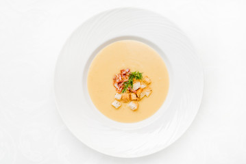 cream soup with croutons
