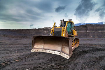 The bulldozer working in coal mines - obrazy, fototapety, plakaty