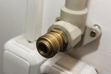 Metal fitting for air connection and plastic tube