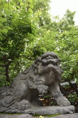 Fototapeta na wymiar 湯島天満宮の狛犬・吽形