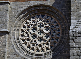 La Catedral de Cristo Salvador de Ávila de estilo gótico, en Castilla y León, España. Templo y fortaleza, su ábside es uno de los cubos de la muralla de la ciudad.
