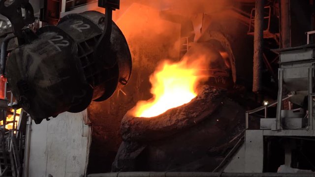 Transfusion of iron from the ladle into a basic oxygen furnace to purge