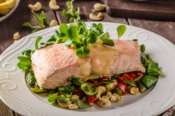 Salmon with hollandaise sauce and salad