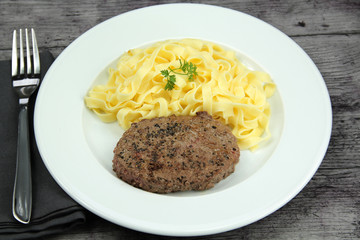 steak haché et tagliatelles 02042016