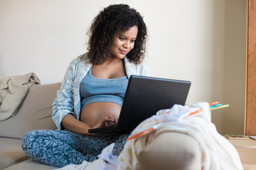 Pregnant woman shopping online