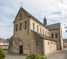 Fototapeta na wymiar St. Suitbertus Basilika (Kirche) Kaiserswerth Düsseldorf