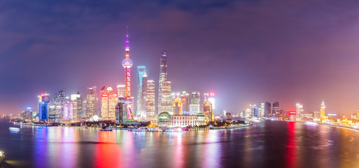 Fototapeta na wymiar panoramic view of shanghai at night