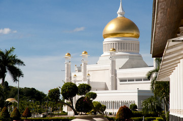 Fototapeta na wymiar Sultan Omar Ali Saifuddin Mosque - Bandar Seri Begawan - Brunei