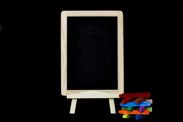 Schultafel mit farbiger Kreide hochformat