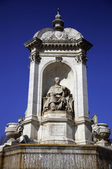 Fototapeta na wymiar Fountain in Paris