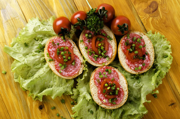 Sandwich with sausage and tomatoes.
