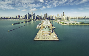 Chicago Skyline aerial view with Navy Pier - obrazy, fototapety, plakaty