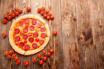 Pepperoni pizza and tomato