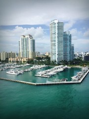 Fototapeta na wymiar Miami Boat Marina and High-Rises