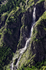 Fototapeta na wymiar cascade - vallée du vénéon