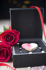 heart shaped cookie box ring