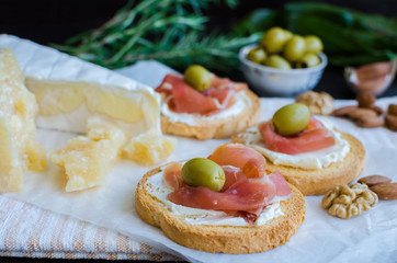Delicious bruschetta with prosciutto